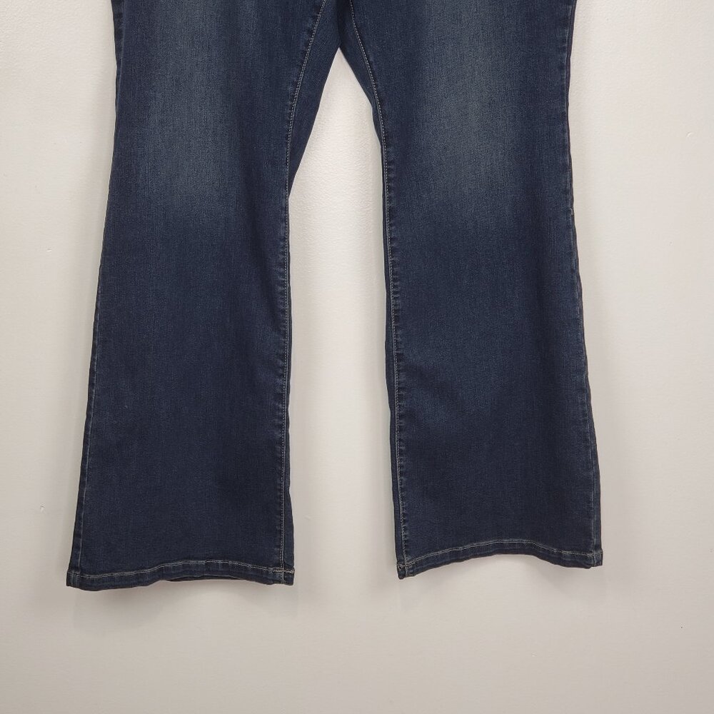 Falls Creek Women's Medium Dark Wash Stretchy Flare Jeans NEW NWT Size 22 - Picture 3 of 12
